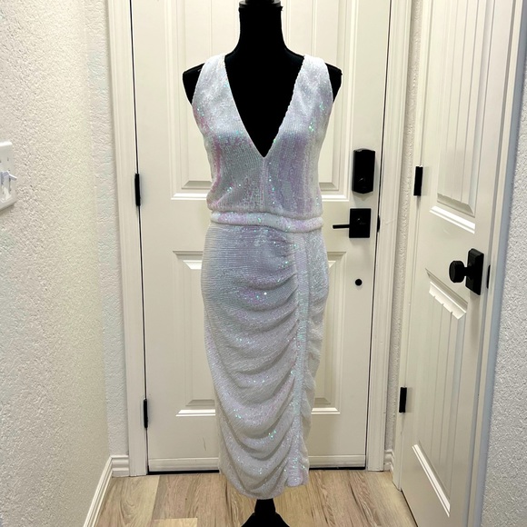 Lavish Alice Dresses & Skirts - Lavish Alice Sequin White Midi Dress Size 8